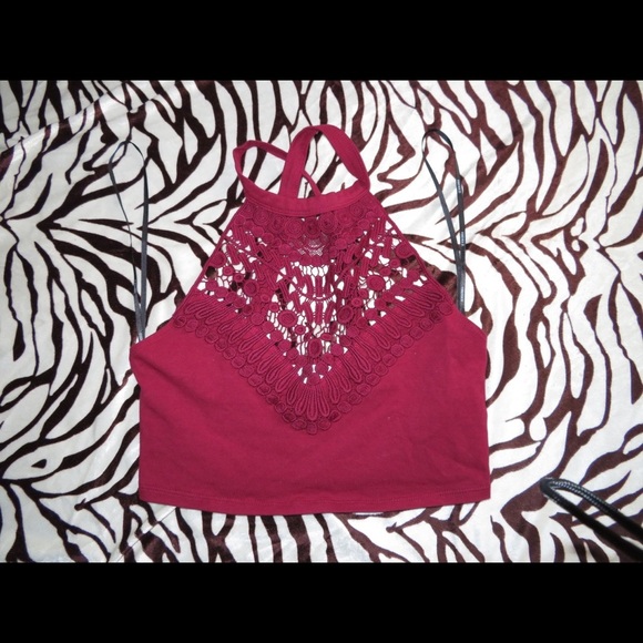 Crotchet crop top - Picture 1 of 3